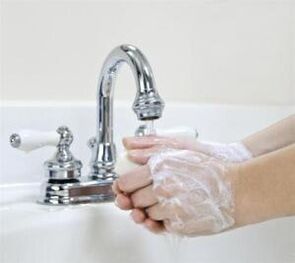 Previeni l'infezione da vermi lavati le mani